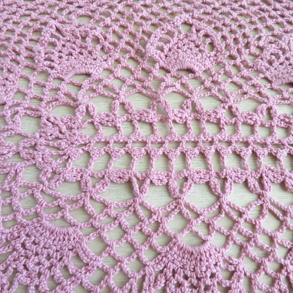 Vintage Handmade Crocheted Oval Doily Mauve Pink Lace Pattern Home Decor 19.5" - Picture 4 of 6